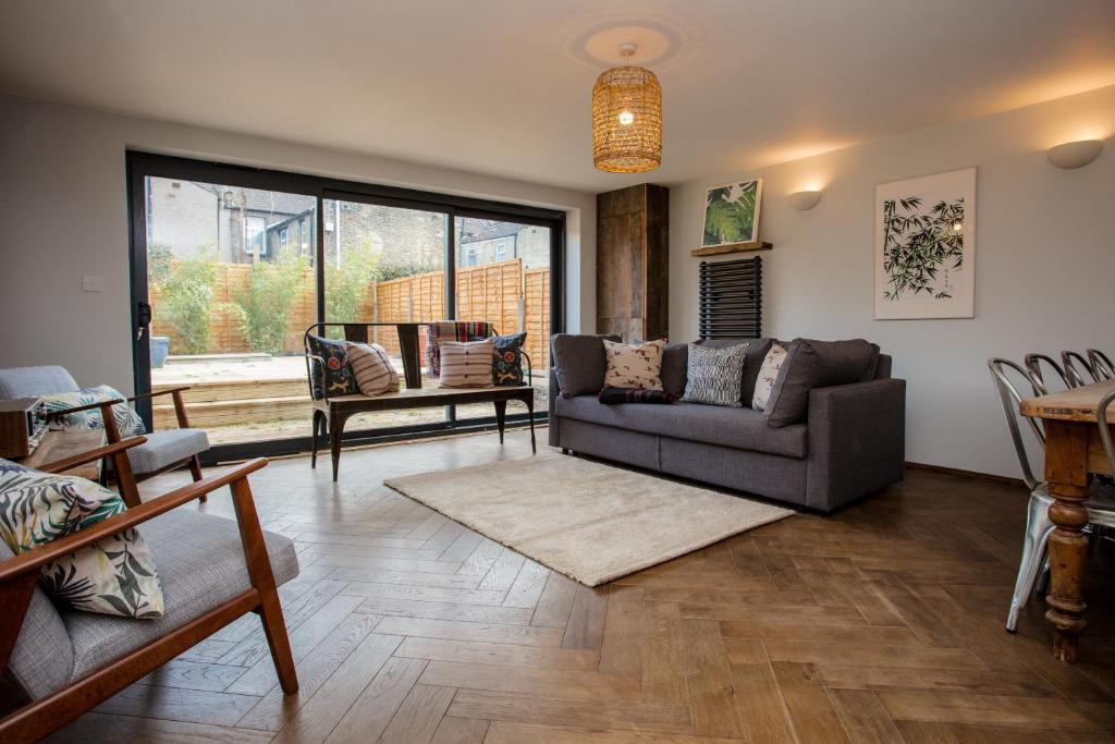 Newham Apartment | 5 Bedroom House in East London