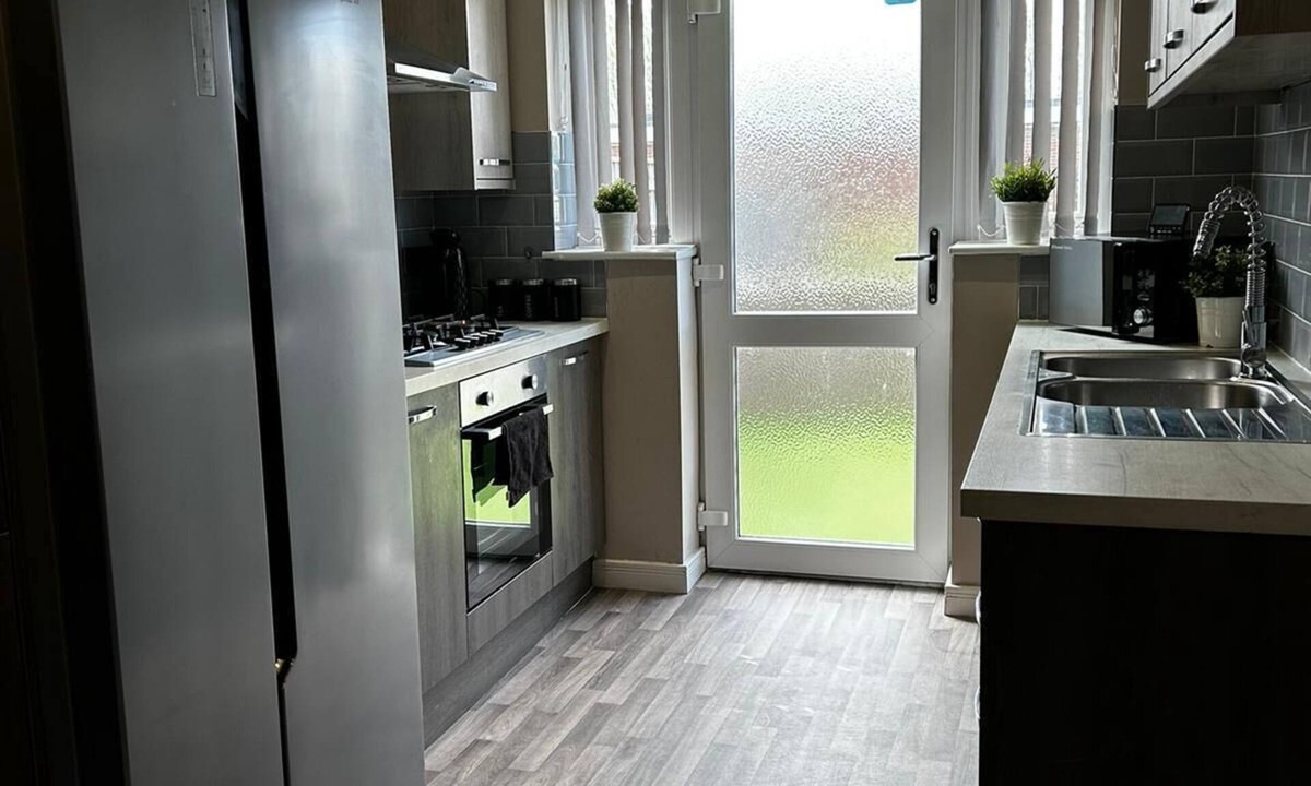 Hull House | 5 bedroom whole house with private Kitchen and Bathroom