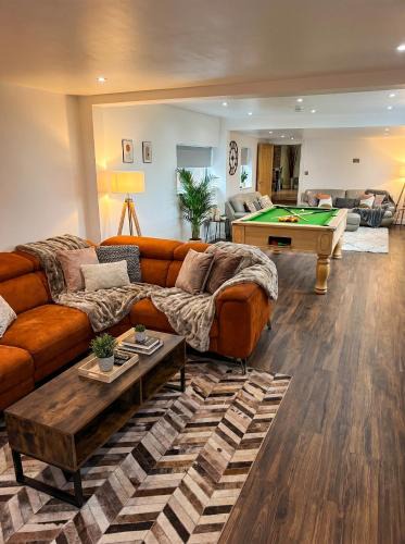 Fishlake Apartment | 5 Bedrooms, Pool Table, Sleeps 10, Contractor Stays, Family Gatherings - Secure Free Parking