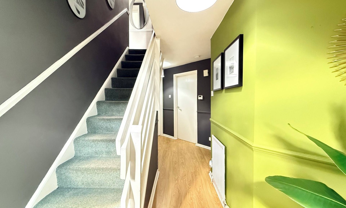 Duddingston Apartment | 5 Bingham Place · 5-Bed House | Free Parking | Central | Sleeps 10