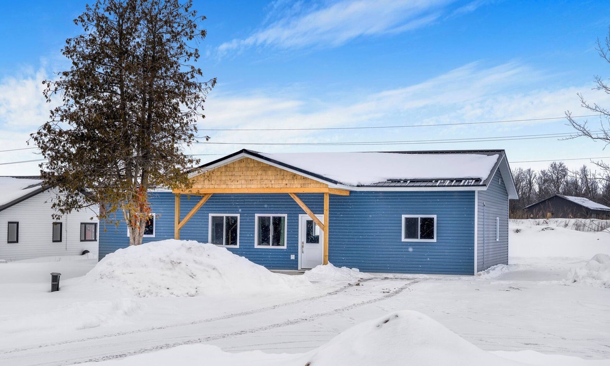 Roseneath House | 5 minutes to Rice Lake, brand new home, clean and cozy!