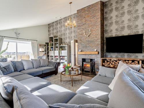 Newton House | 6 Bed in Broxburn oc-94359