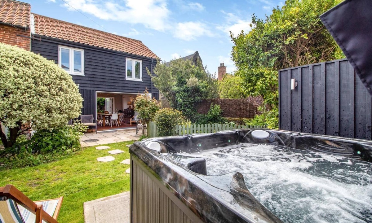 Walberswick Cottage | 6 Bed in Walberswick (oc-vin)