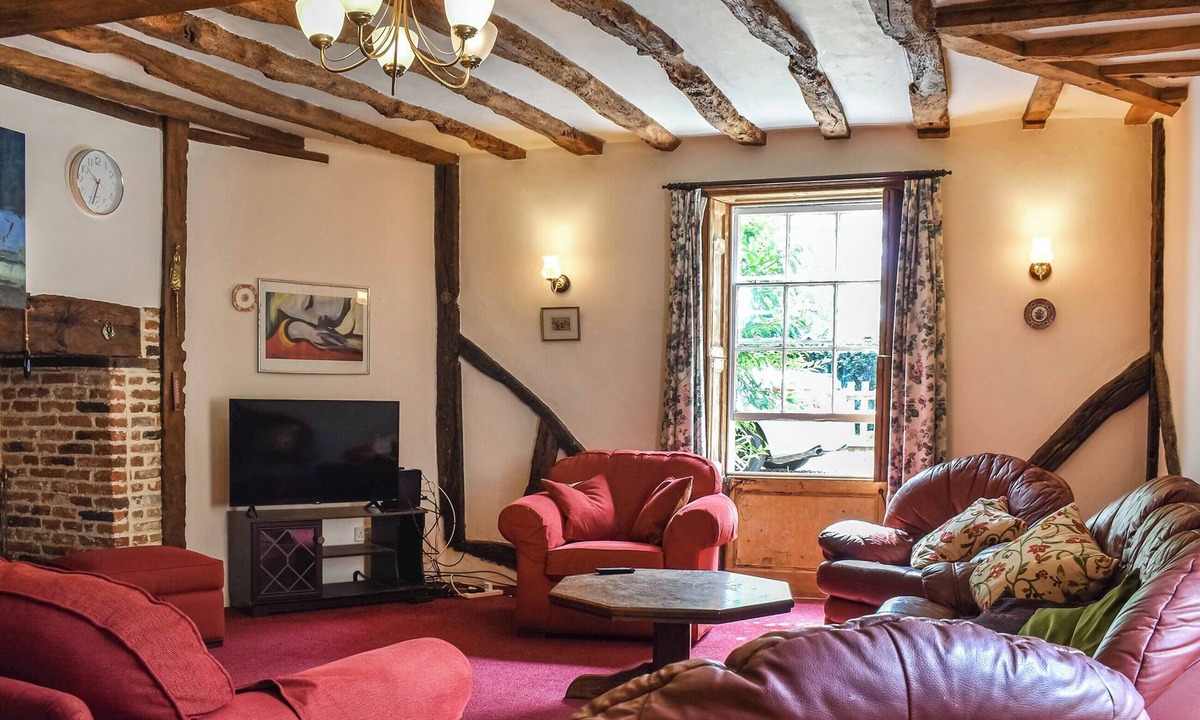 Sittingbourne Cottage | 6 bedroom accommodation in Sittingbourne, near Faversham