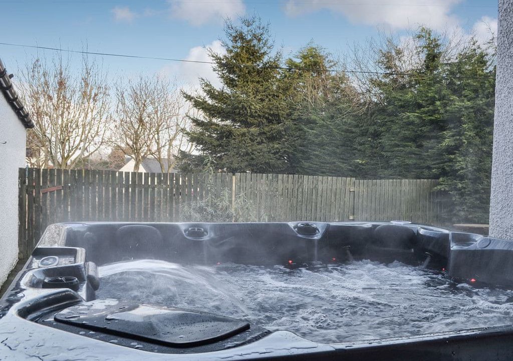 Mauchline Cottage | 6 bedroom accommodation in Tarbolton, near Ayr