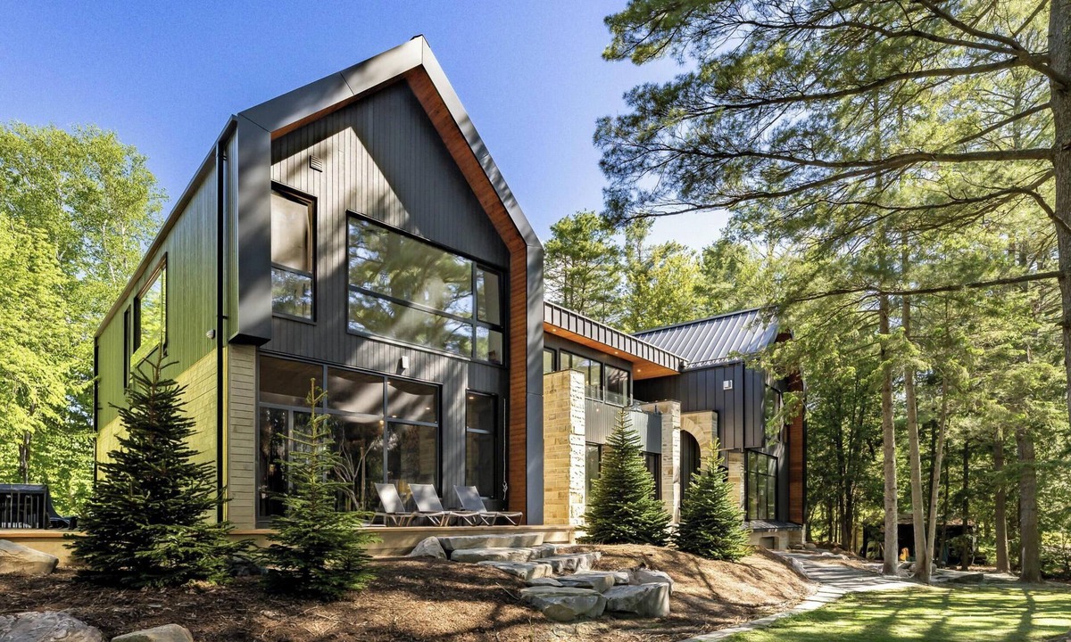 Seguin Cottage | 7 bed 7 bath cottage on Lake Joseph