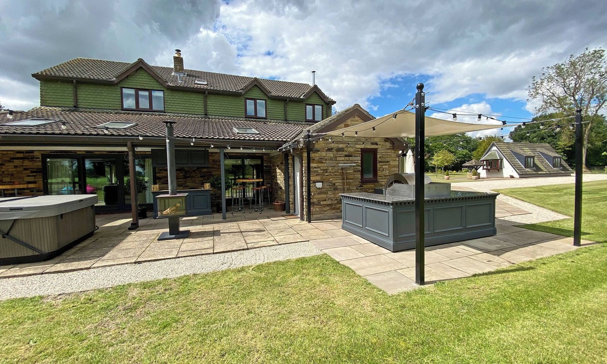 Goole Cottage | 7 bedroom accommodation in Bishopsoil, near Goole