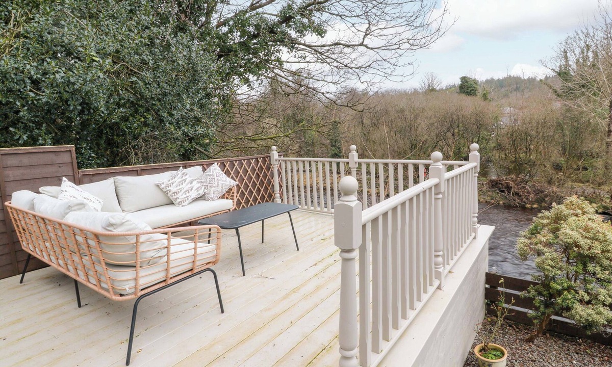 Newton Stewart Cottage | 7 BREWERY POOL, pet friendly, with a garden in Newton Stewart