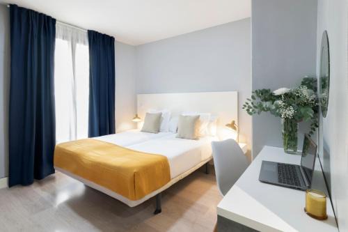 Pacifico House | 8Rooms Madrid, smart self check-in rooms