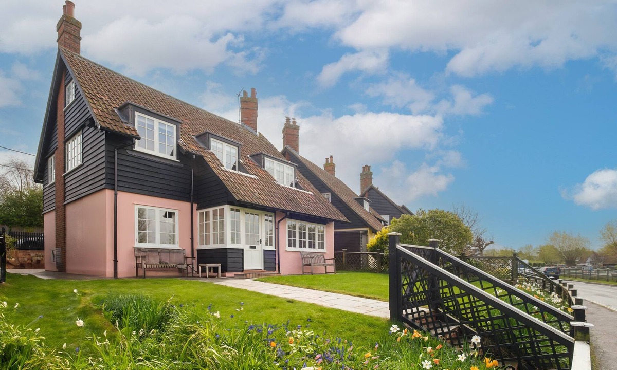 Thorpeness Cottage | 9 The Haven - sleeps 8 guests in 4 bedrooms