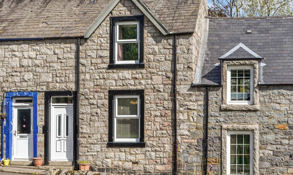 New Galloway Cottage | A delightful little cottage in a peaceful village location.