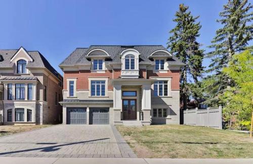 Newtonbrook House | A - Modern Room near Yonge-Finch -Willowdale Grand Residence