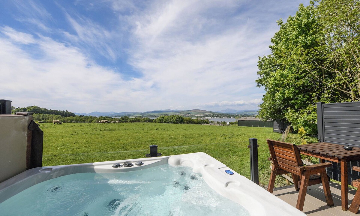Port Glasgow Cottage | A perfect luxury coastal escape for couples.
