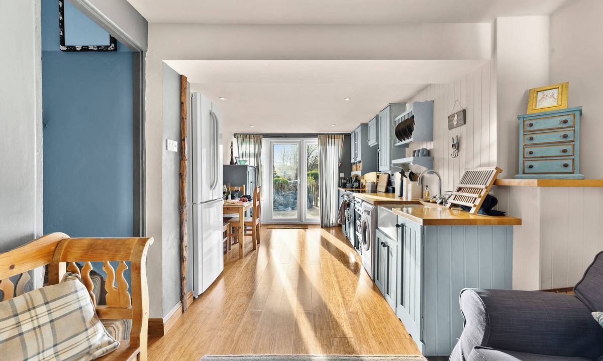 Bury St Edmunds House | Abbey House: Character filled 1 bedroom with terraced balcony: sleeps 4