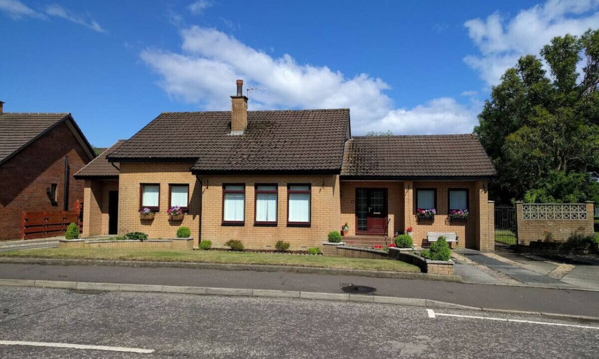 Ayr House | Abbot`s House in Doonfoot