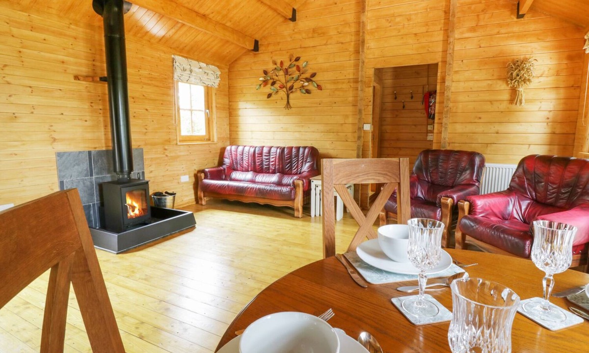Saxmundham Cottage | Acorn Lodge
