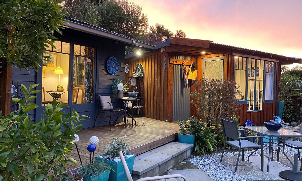 Nelson Bed & Breakfast | Ah House Nelson City B&B