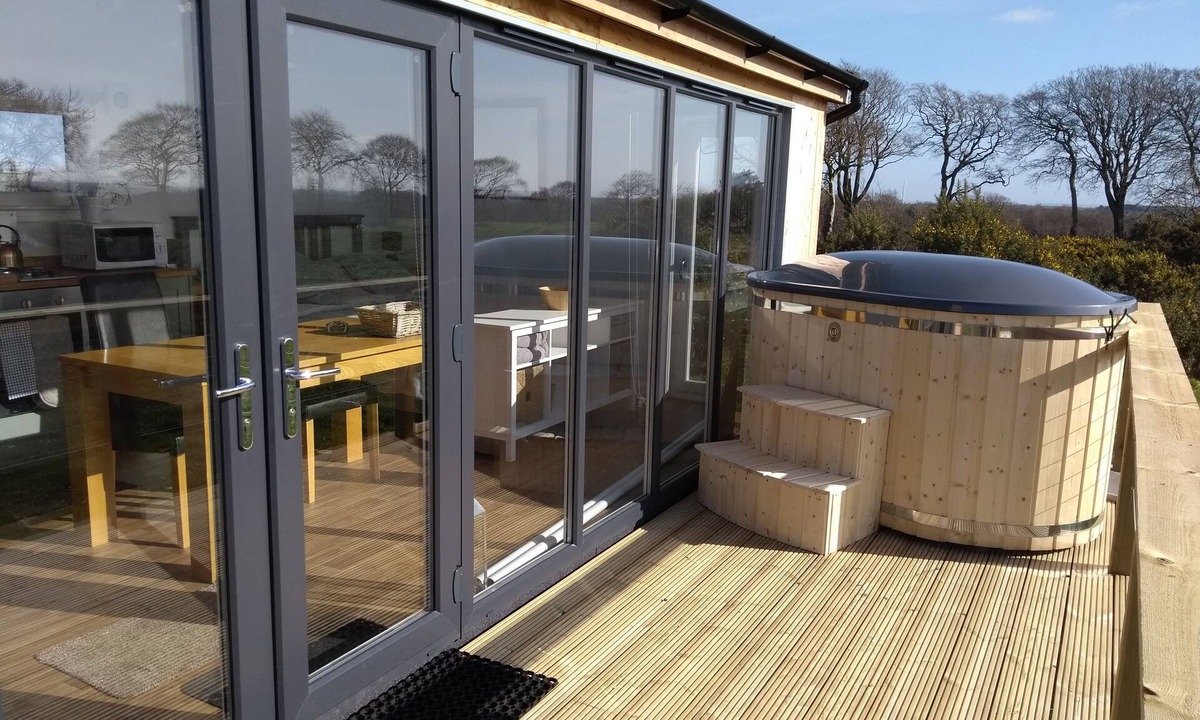 Dalry House | Ailsa Lodge Sleeps 3- Hot Tub, Scenic Views