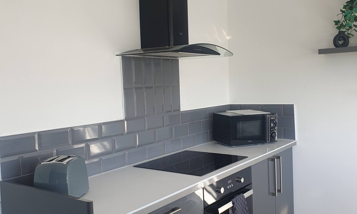 Sandtoft Apartment | Airfield Views, South Yorkshire Wildlife Park, book a pleasure flight trip