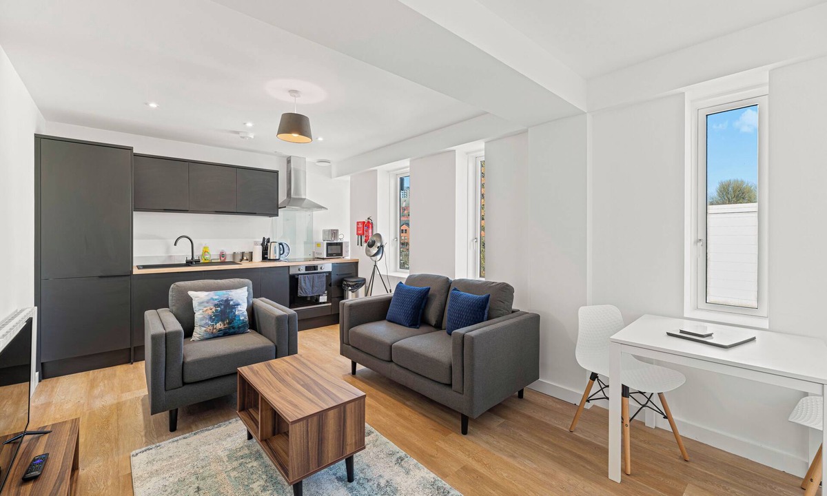 Offerton Apartment | Alexandra House by Guestz
