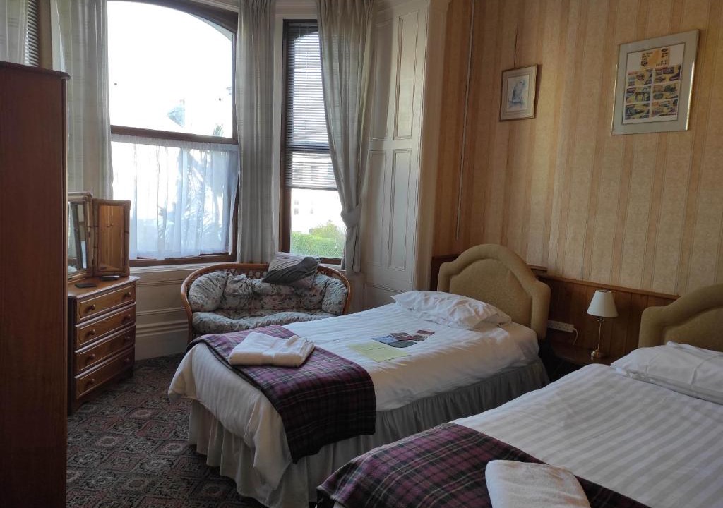 Douglas House | All Seasons Guesthouse