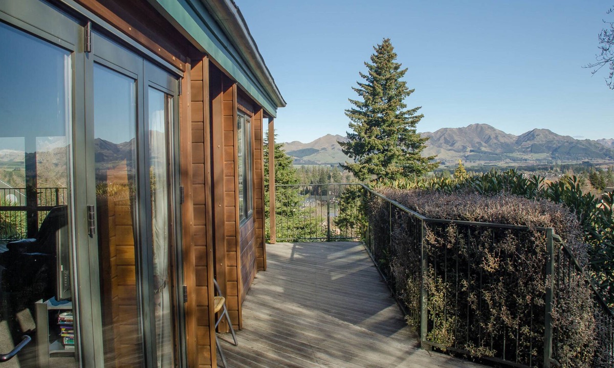 Hanmer Springs Cottage | ALPINE ON OREGON, pet friendly, with a garden in Hanmer Springs
