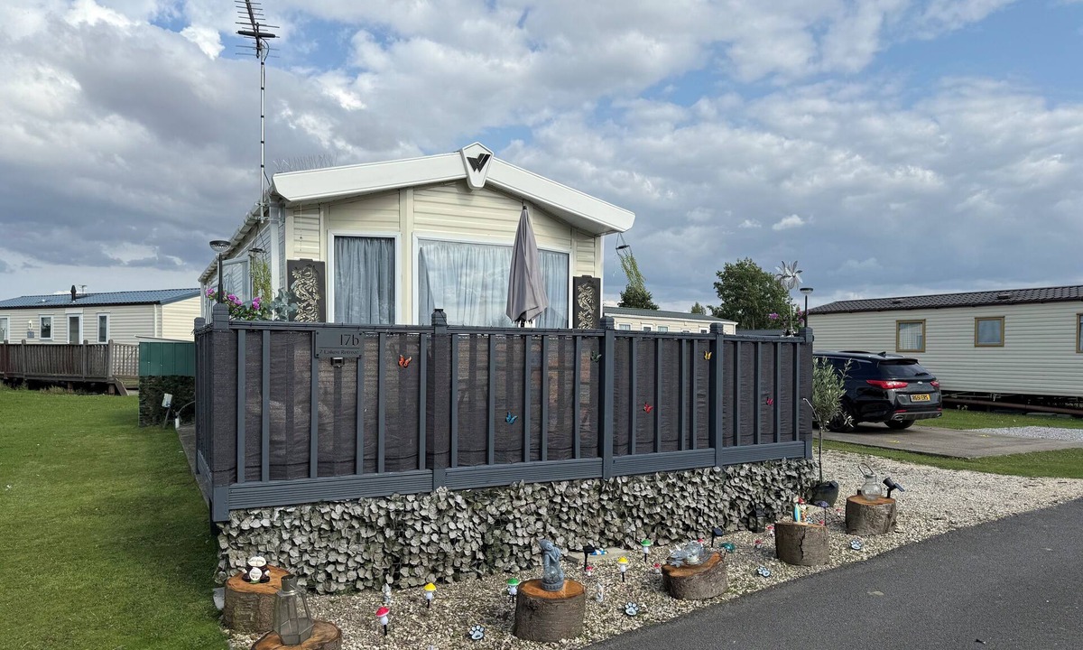 Crowle House | Andrea’s 7 Lakes Retreat static rental 7 Lakes Country Park Crowle Lincolnshire