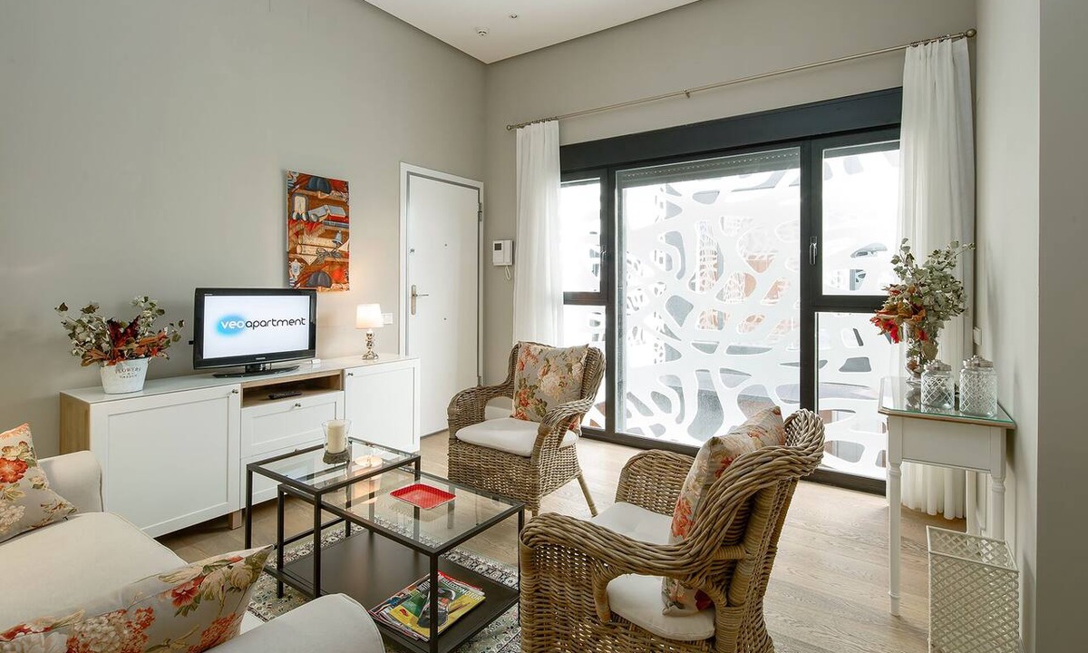 Santa Cruz Apartment | Angeles 1E. 2 bedrooms, 2 bathrooms next to the Cathedral