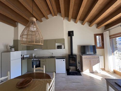 Pardines Apartment | Apartament nou amb terrassa - Vistes al Taga