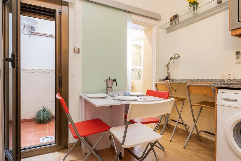 el Fort Pienc Apartment | ApartEasy - Central Barcelona Studio Apartment
