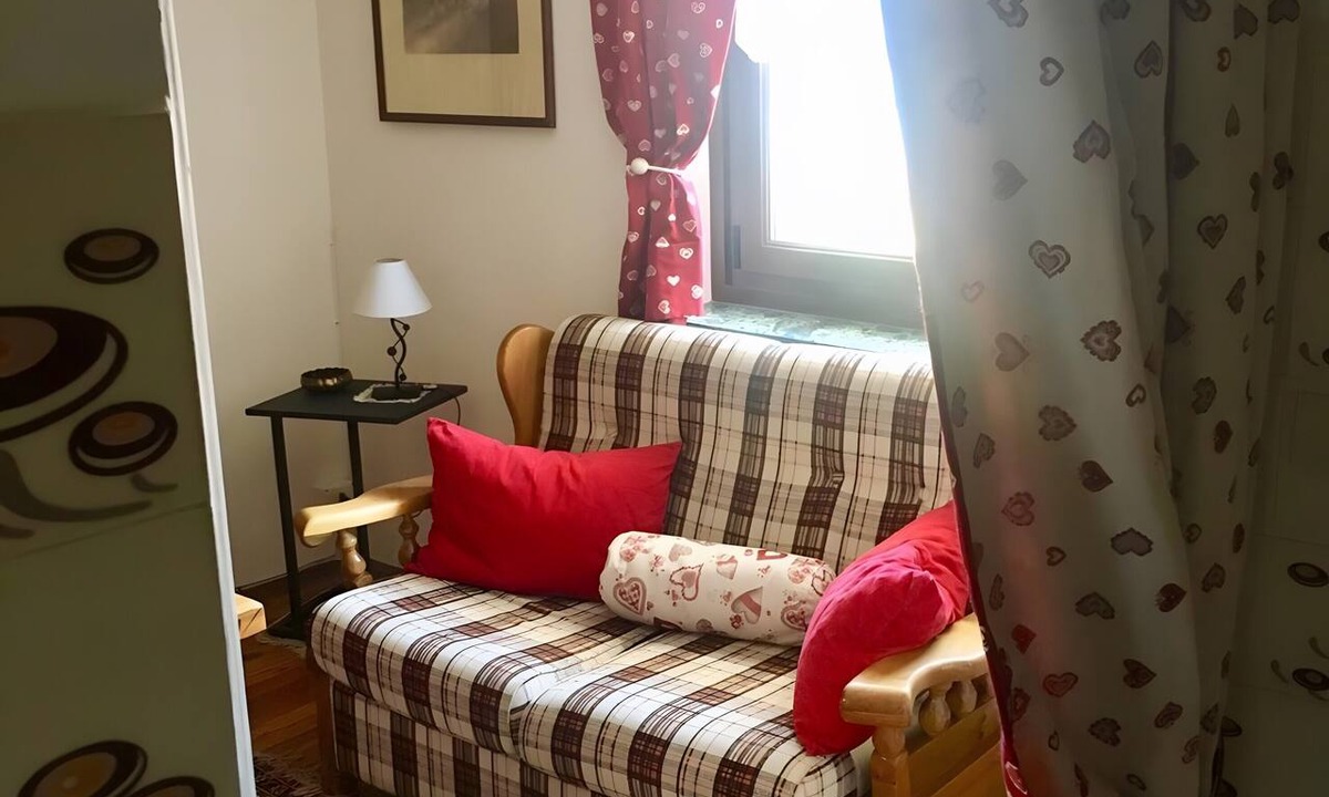 Chatillon Apartment | Apartment 'A Casa Di Zia Renny' with Mountain View, Shared Garden and Wi-Fi