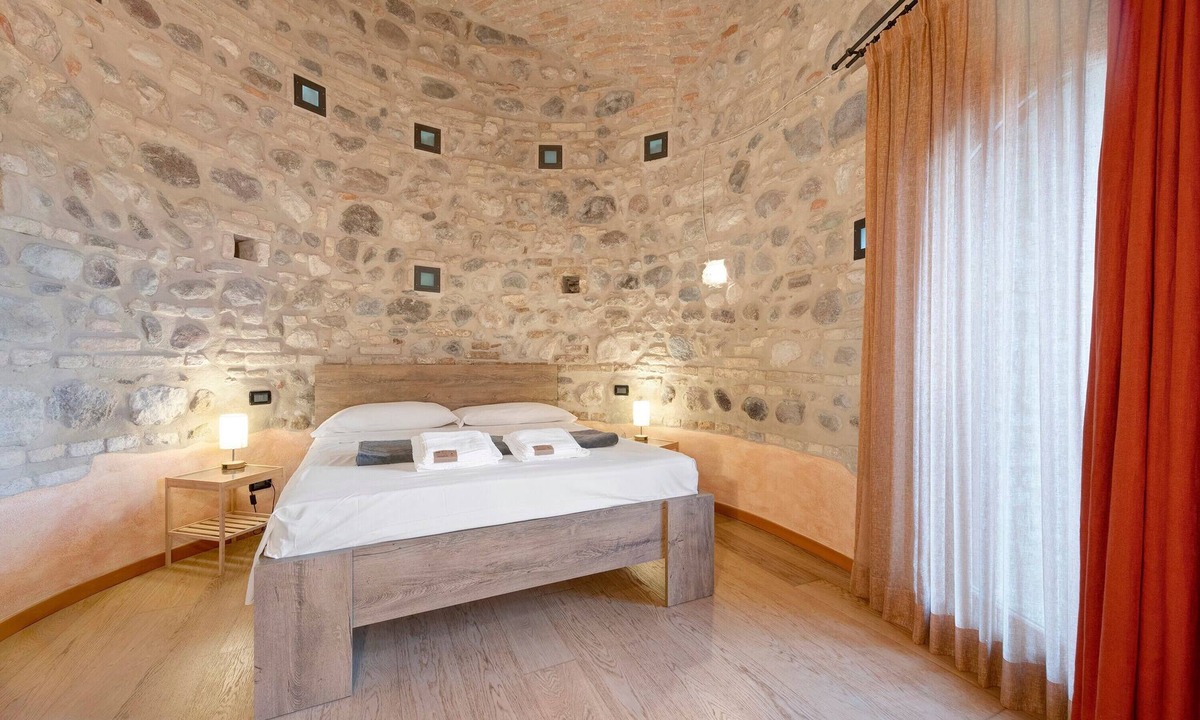 Pozzolengo Apartment | Apartment 'Casa Dolce Casa Al Castello' with Lake View, Wi-Fi and Air Conditioning