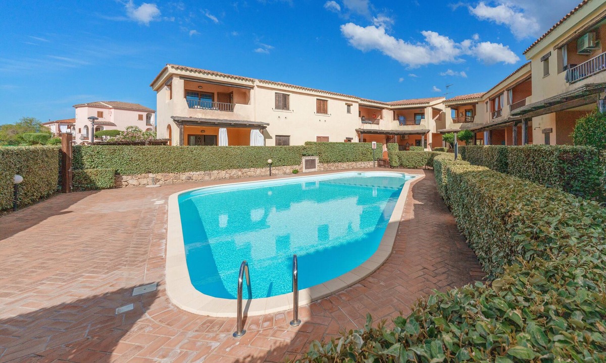 Murta Maria Apartment | Apartment 'Casa Vacanze Lampone' with Shared Pool, Terrace and Air Conditioning