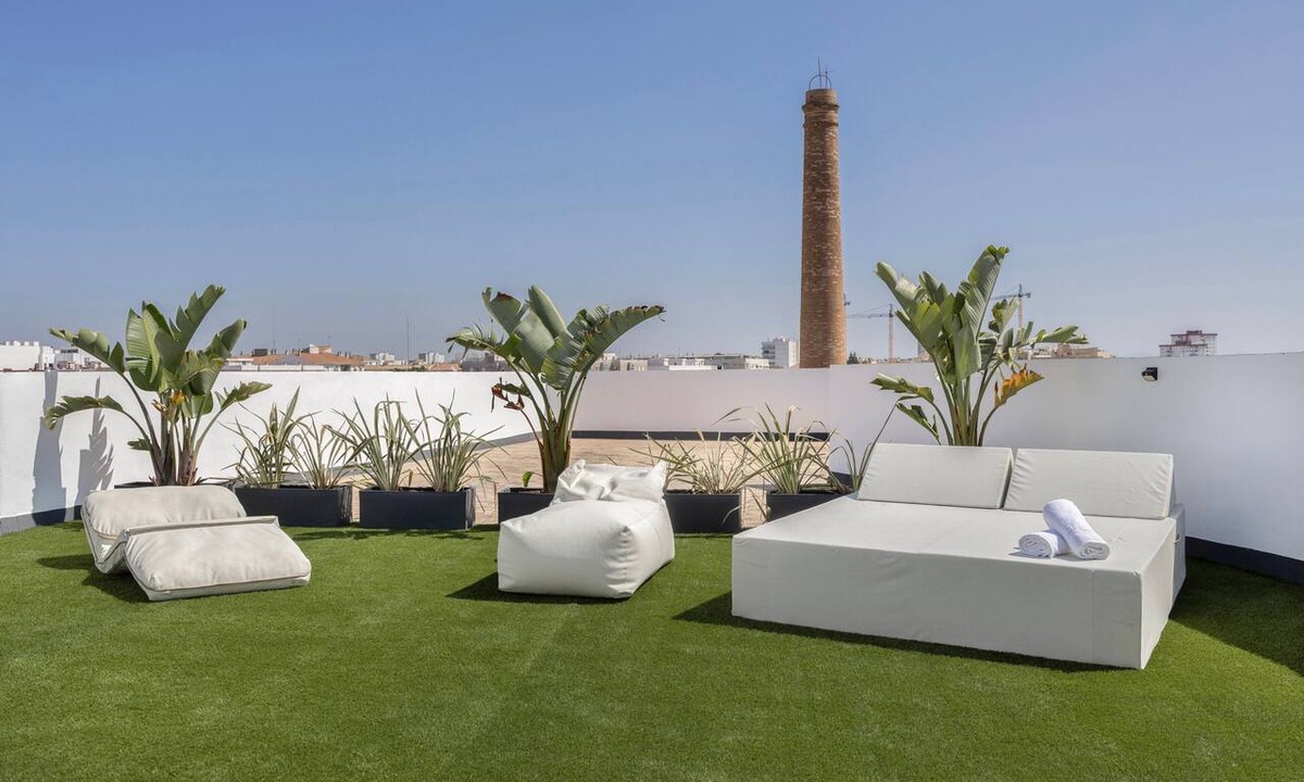 Jerez de la Frontera Old Town Apartment | Apartment 'Calle Larga 48' with Private Terrace, Wi-Fi and Air Conditioning