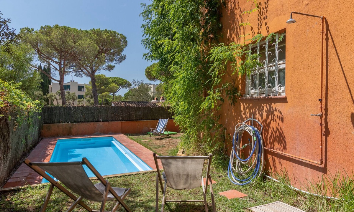 Calella de Palafrugell Apartment | Apartment "Illes Medes a el Golfet" with Pool, Garden & Wi-Fi