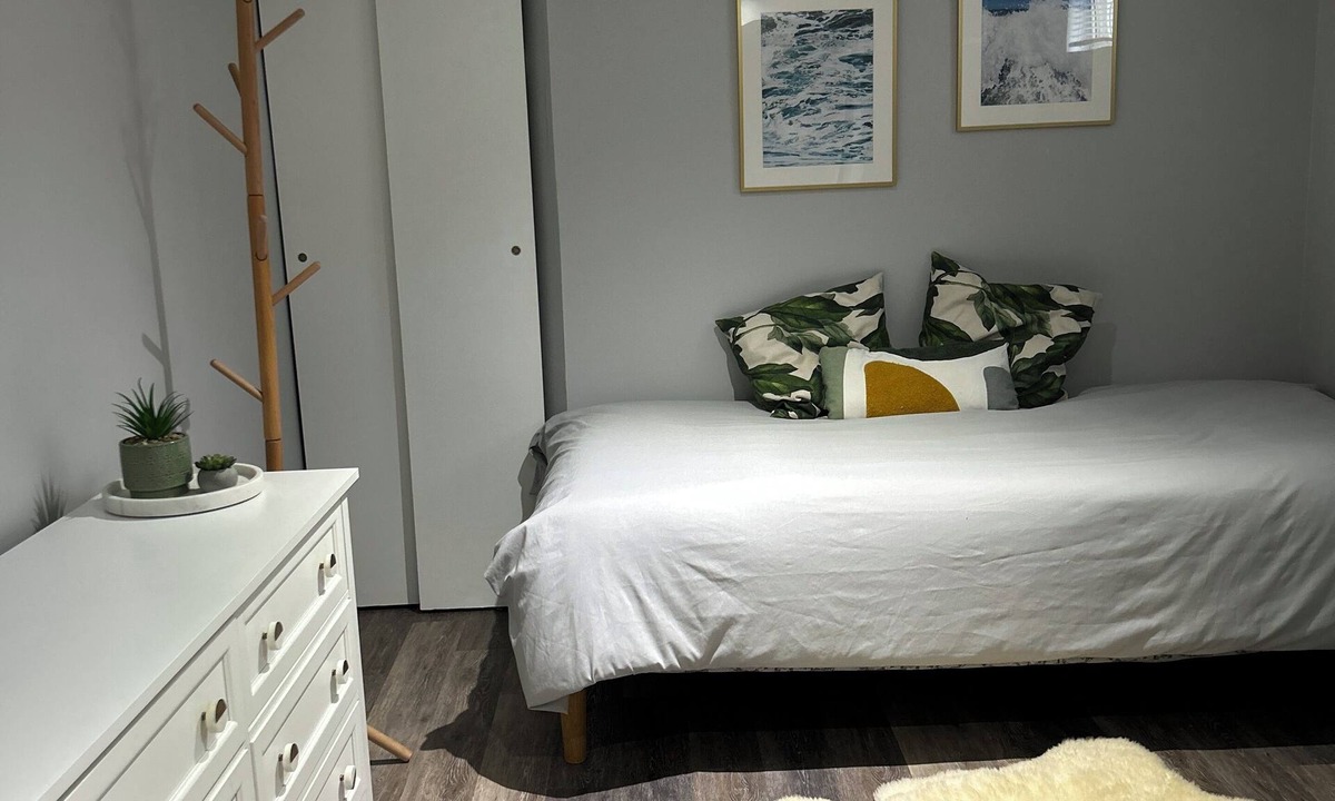 Woodbine - Lumsden Apartment | Apartment in Toronto, cozy two bedroom in the heart of East York