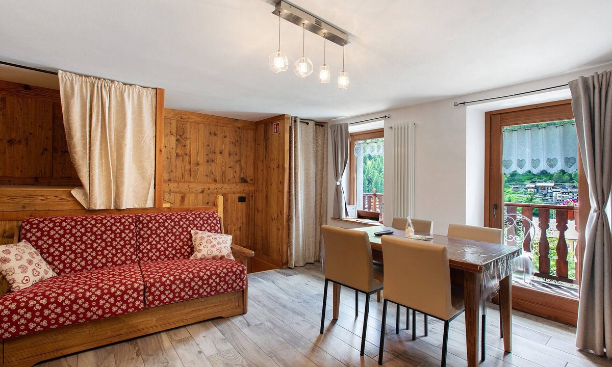 Valsavarenche Apartment | Apartment 'Les Cles - Achillea' with Mountain View and Balcony