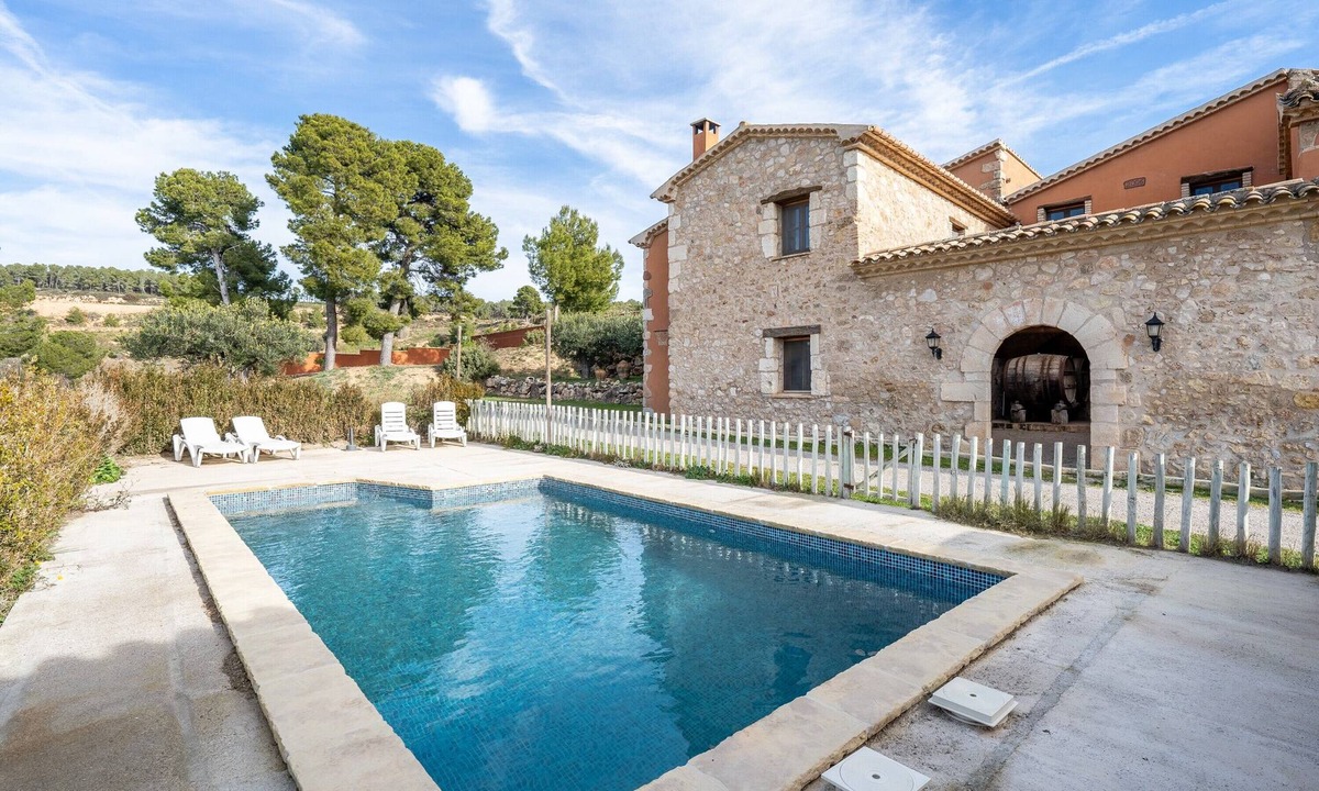 Torrelles de Foix House | Apartment 'Mas Colom-Can Cruset' with Mountain View, Private Pool and Wi-Fi