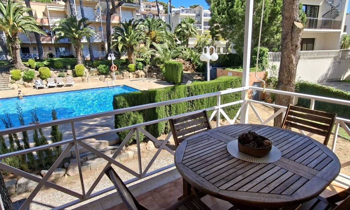 Platja d'Aro Apartment | APARTMENT NEXT TO COVE DEL PI. AND OTHER BEAUTIFUL BEACHES. VIEW OVER POOL.