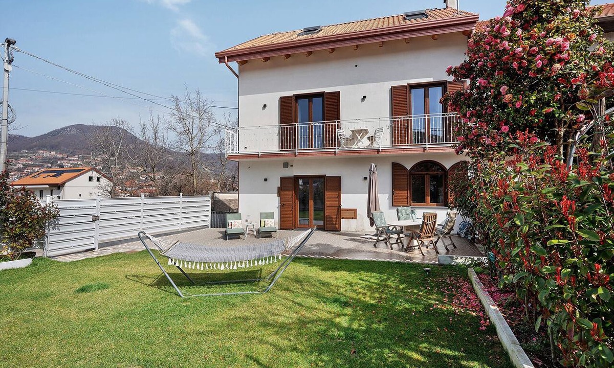 Agerola Apartment | Apartment 'Principe Di Agerola' with Private Terrace, Garden and Wi-Fi