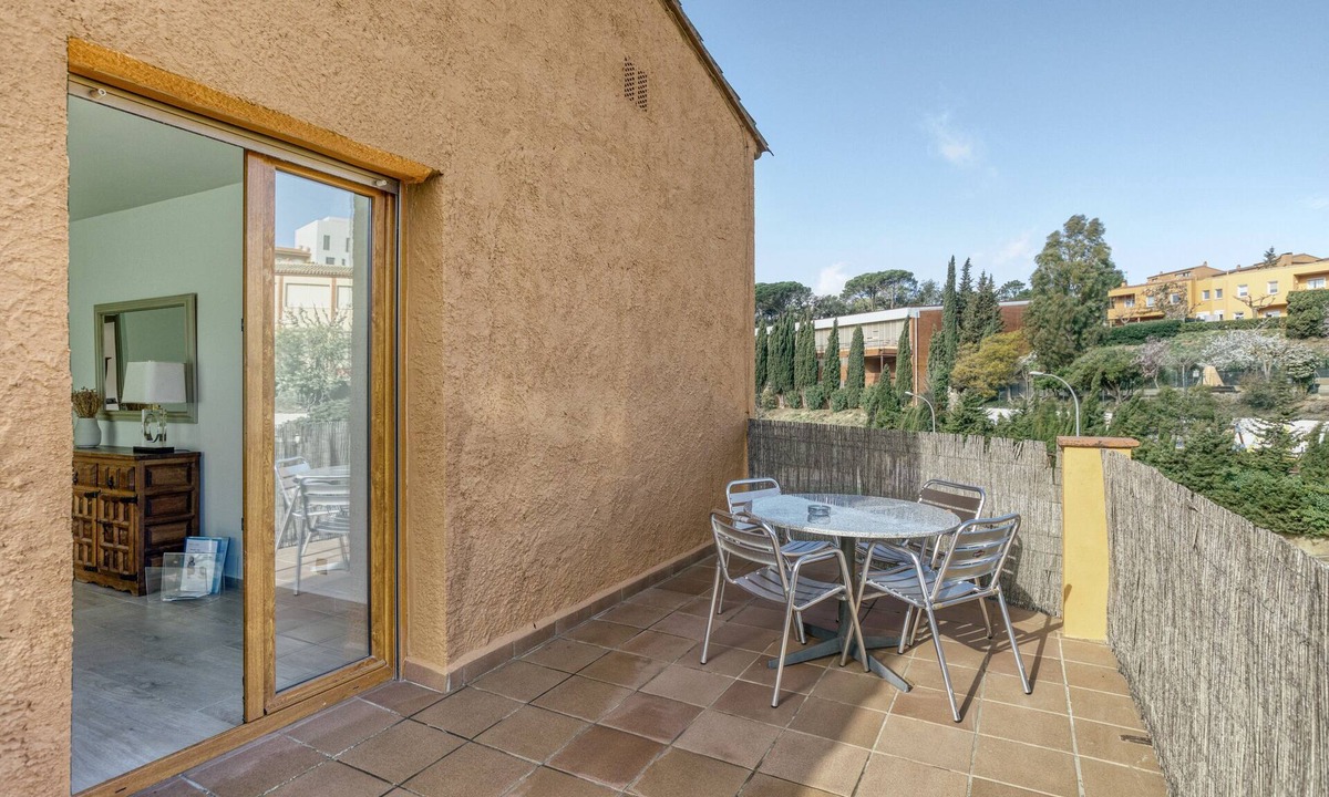 Begur Apartment | Apartment 'Residencial 2º 1ª' with Private Terrace, Balcony and Wi-Fi