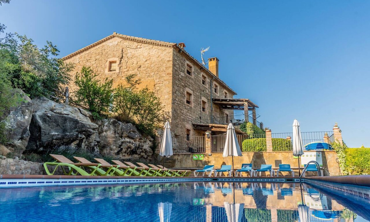 Gargalla House | Apartment 'Sant Grau I' with Mountain Views, Shared Pool and Wi-Fi