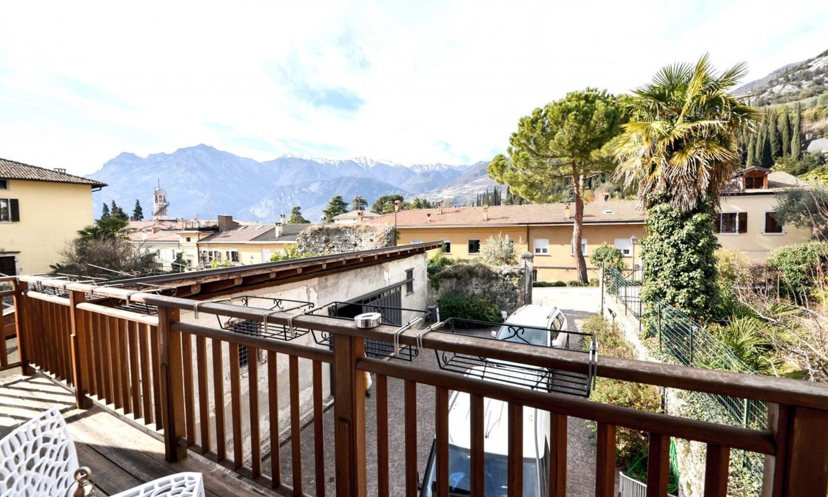 Arco House | Apartment with Balcony