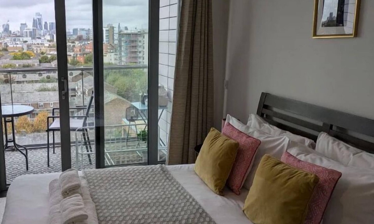 Lansbury Apartment | ApartmentSleeps3-Balcony-Near CanaryWharf-Gym
