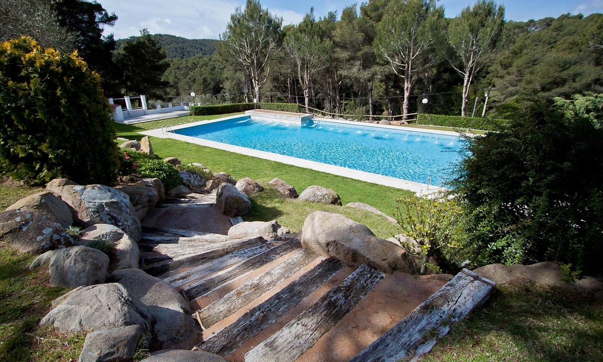 Tamariu Apartment | Apto Residencial en Tamariu with Mountain View, Pool, Wi-Fi & Garden