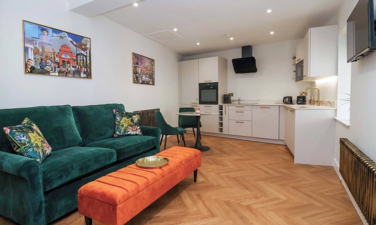 Beverley Cottage | BAKER'S COTTAGE, luxury holiday cottage, with a garden in Beverley