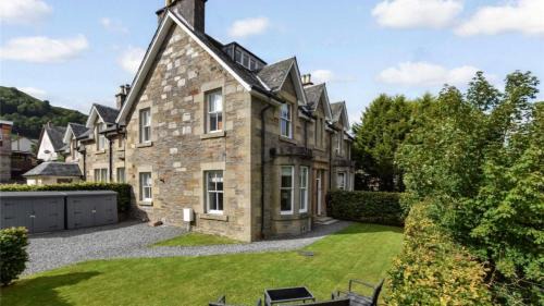 Killin Apartment | Balmore - 3 Bedroom Townhouse, heart of Killin