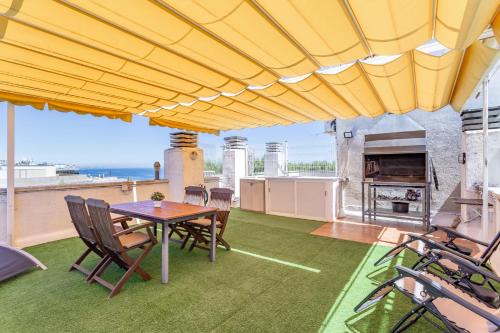 Cap de Salou Apartment | Barbacoa + vistas al mar + playa + piscina.