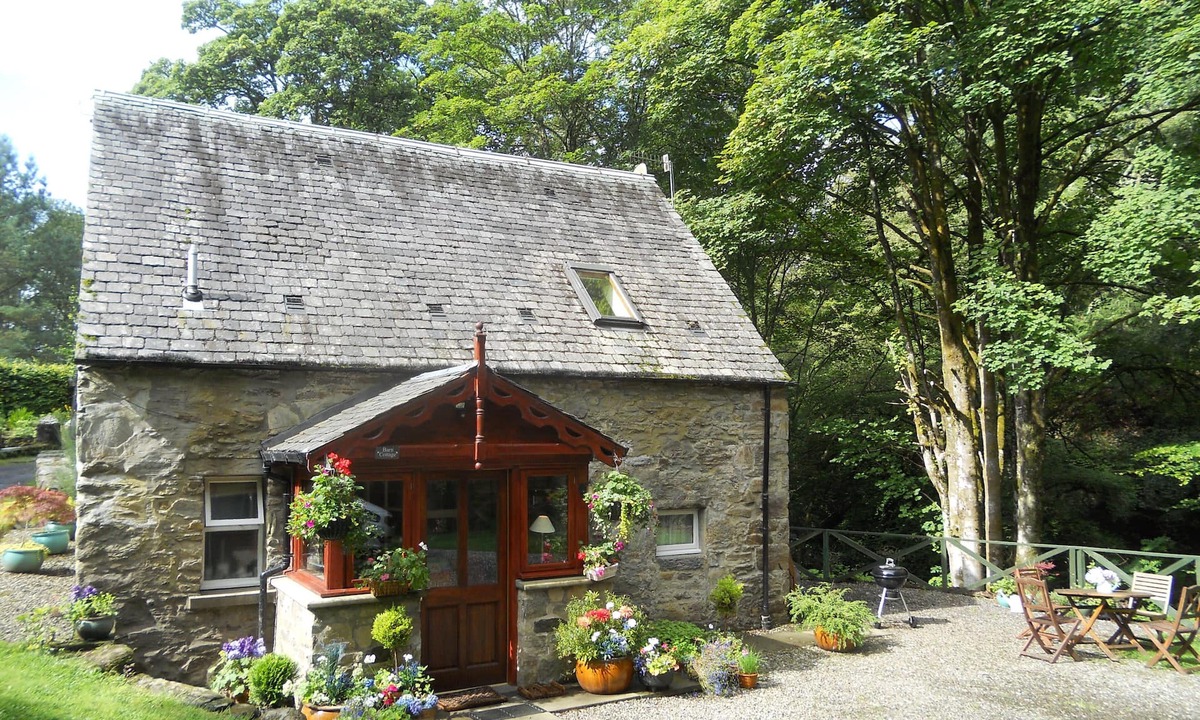 Killin Cottage | Barn Cottage, beautifully located by the Falls of Dochart