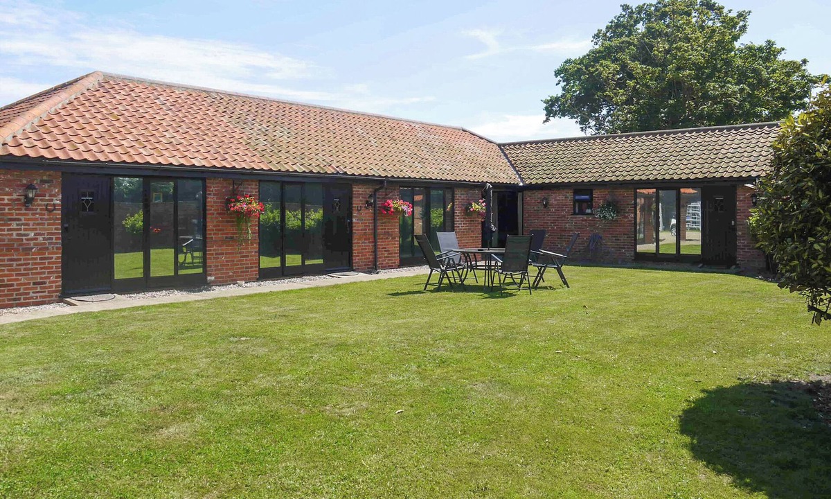 Hopton Cottage | Barn Owl Lodge 4 - UK51497